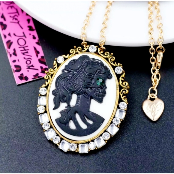 Gold plated green and white crystal cameo skull woman necklace/brooch - Picture 3 of 16